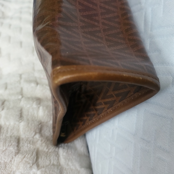 Mario Valentino Brown Leather Clutch with Textured Finish - Picture 7 of 12